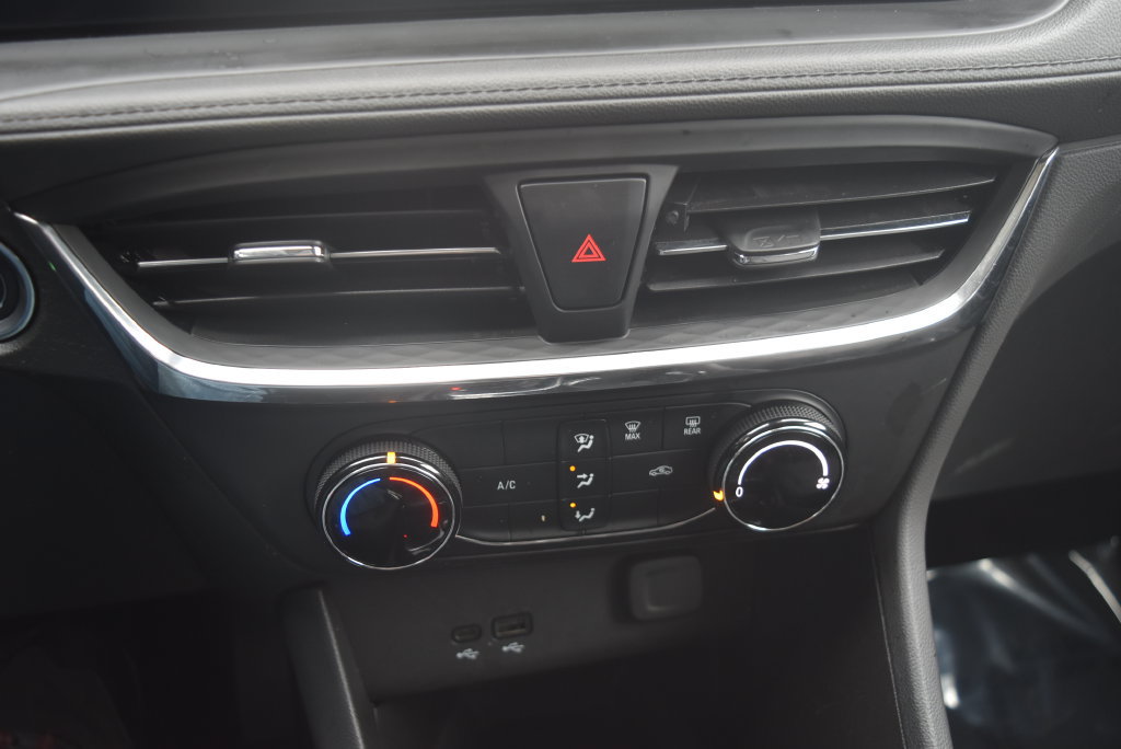 Used 2025 Buick Encore GX Preferred AWD/4WD image 16