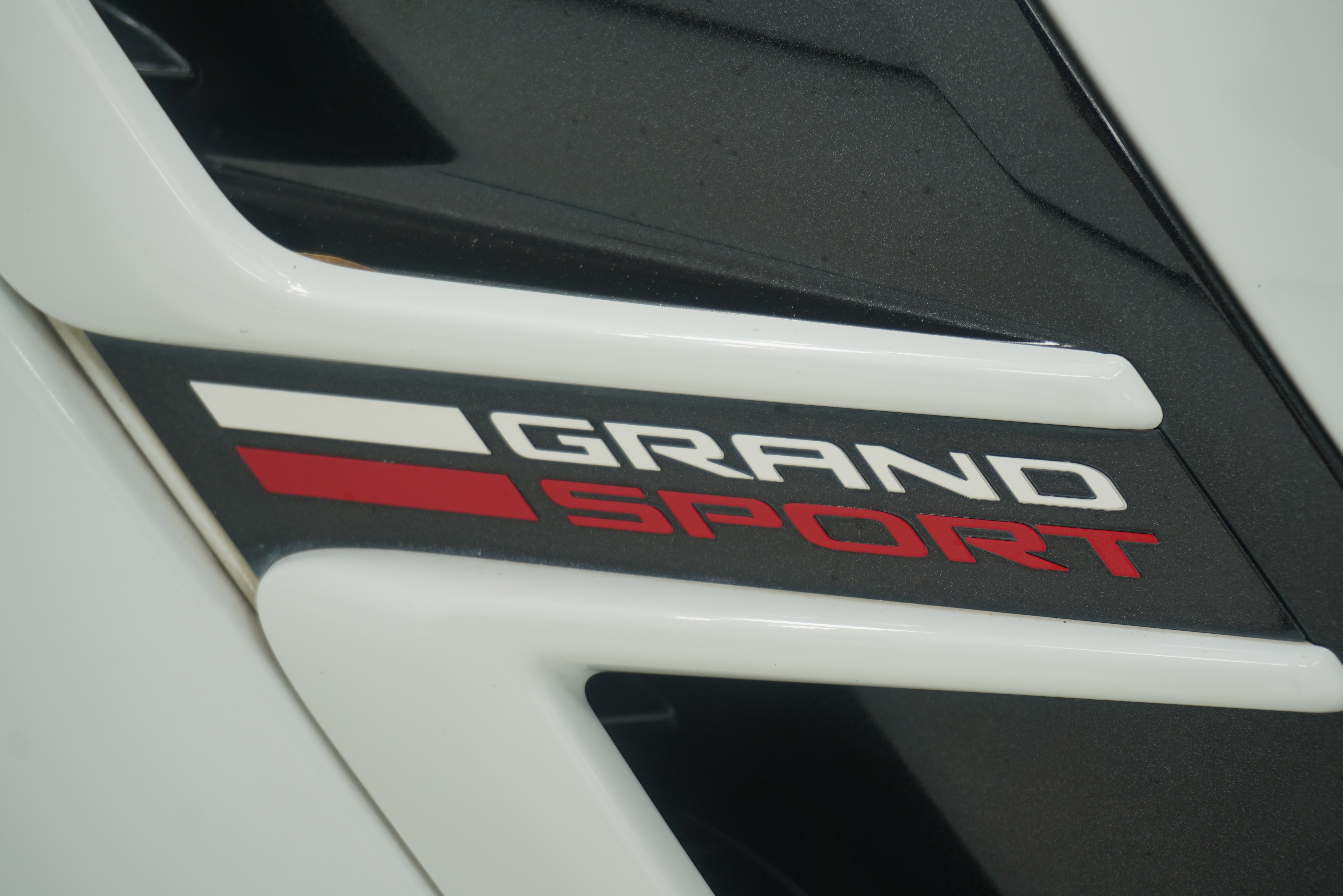 Used 2018 Chevrolet Corvette Grand Sport w/ Z07 Performance Package RWD image 8