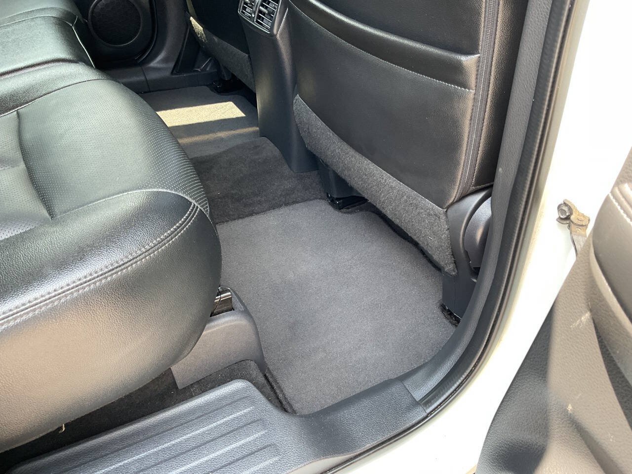 Used 2016 Nissan Rogue SL FWD image 35
