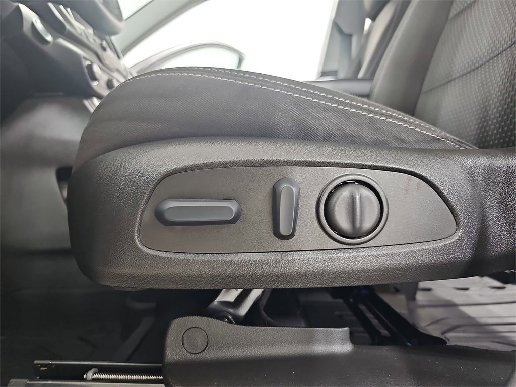 Certified 2023 GMC Terrain SLE w/ Driver Convenience Package image 34