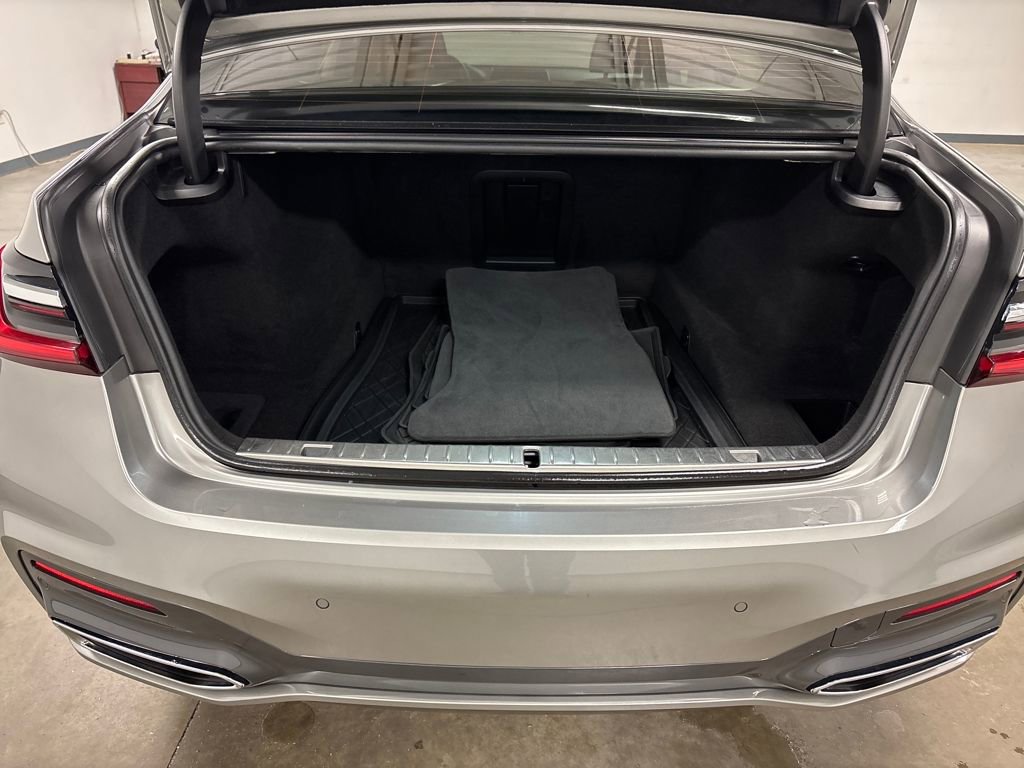Used 2021 BMW 750i xDrive w/ Executive Package image 18