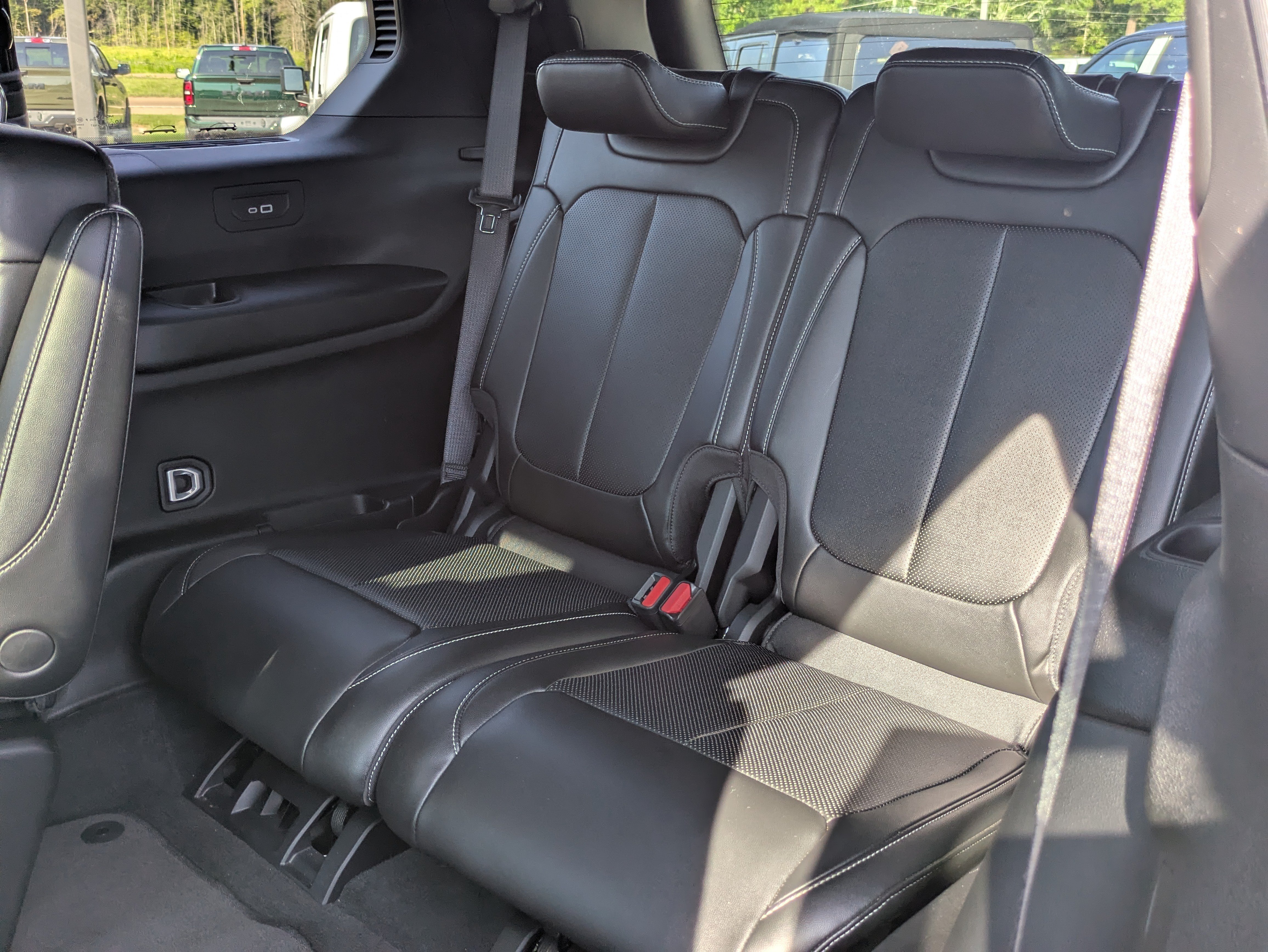 Used 2025 Jeep Grand Cherokee L Limited w/ Luxury Tech Group II AWD/4WD image 10