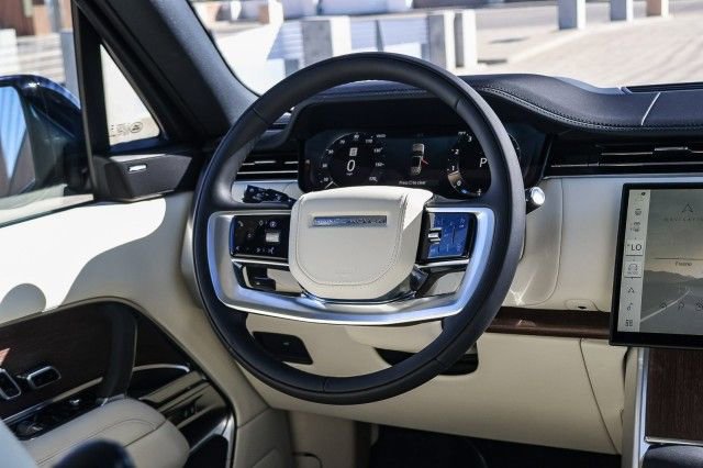 New 2025 Land Rover Range Rover Long Wheelbase SE image 17