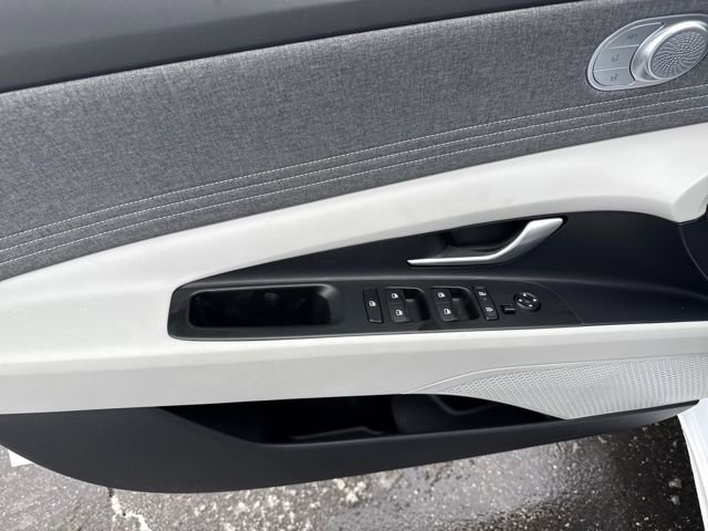 Certified 2025 Hyundai Elantra Limited image 9