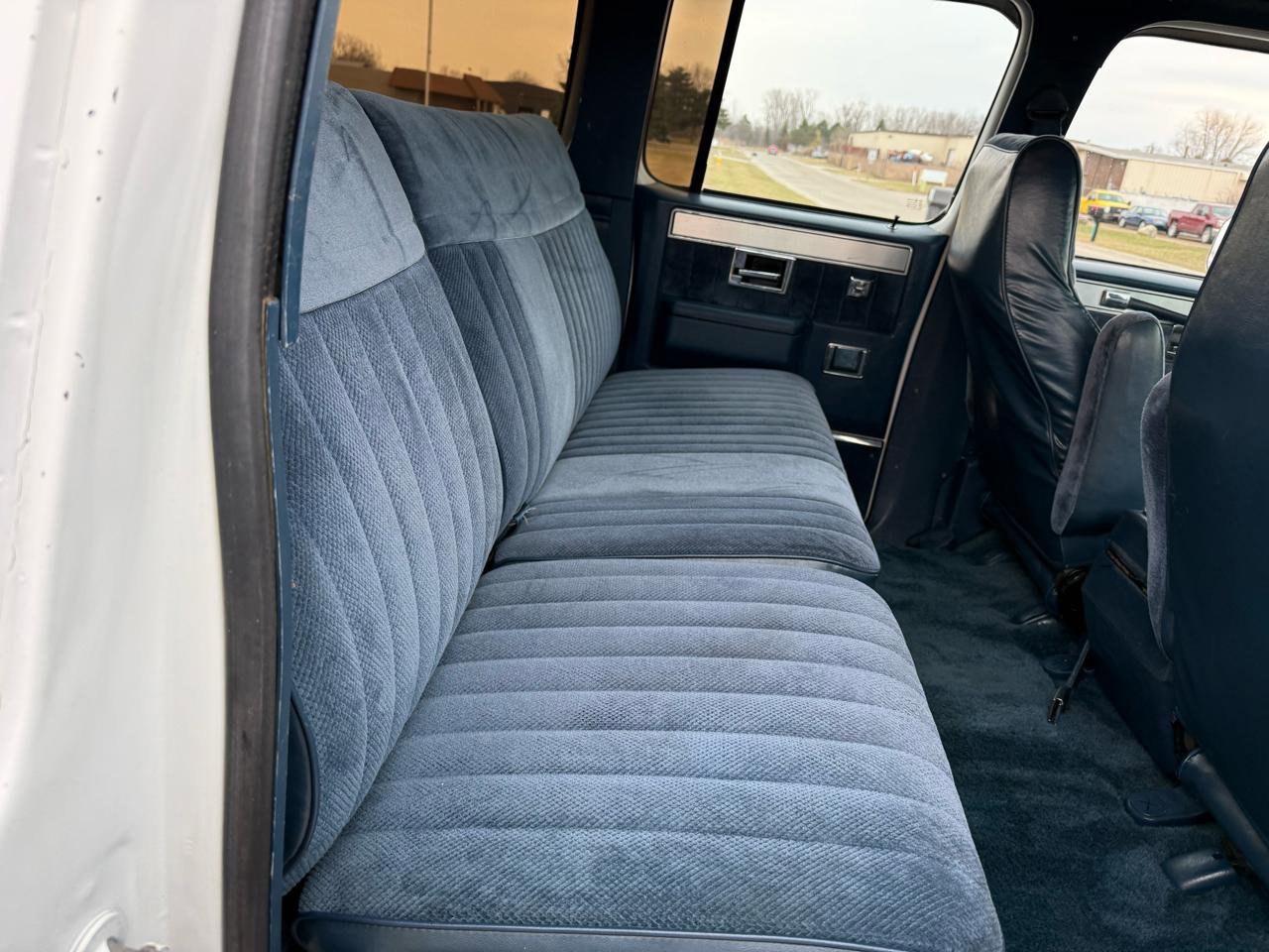 Used 1987 GMC Suburban 4WD image 25
