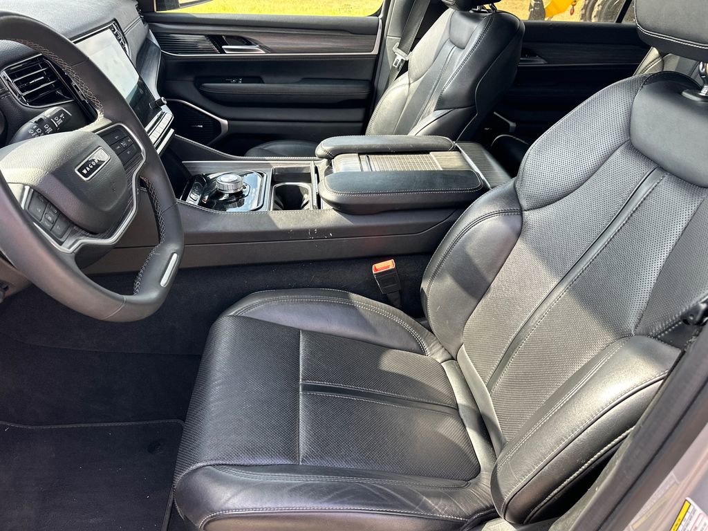 Used 2024 Jeep Wagoneer Series II w/ Flexible Seating Group RWD image 9