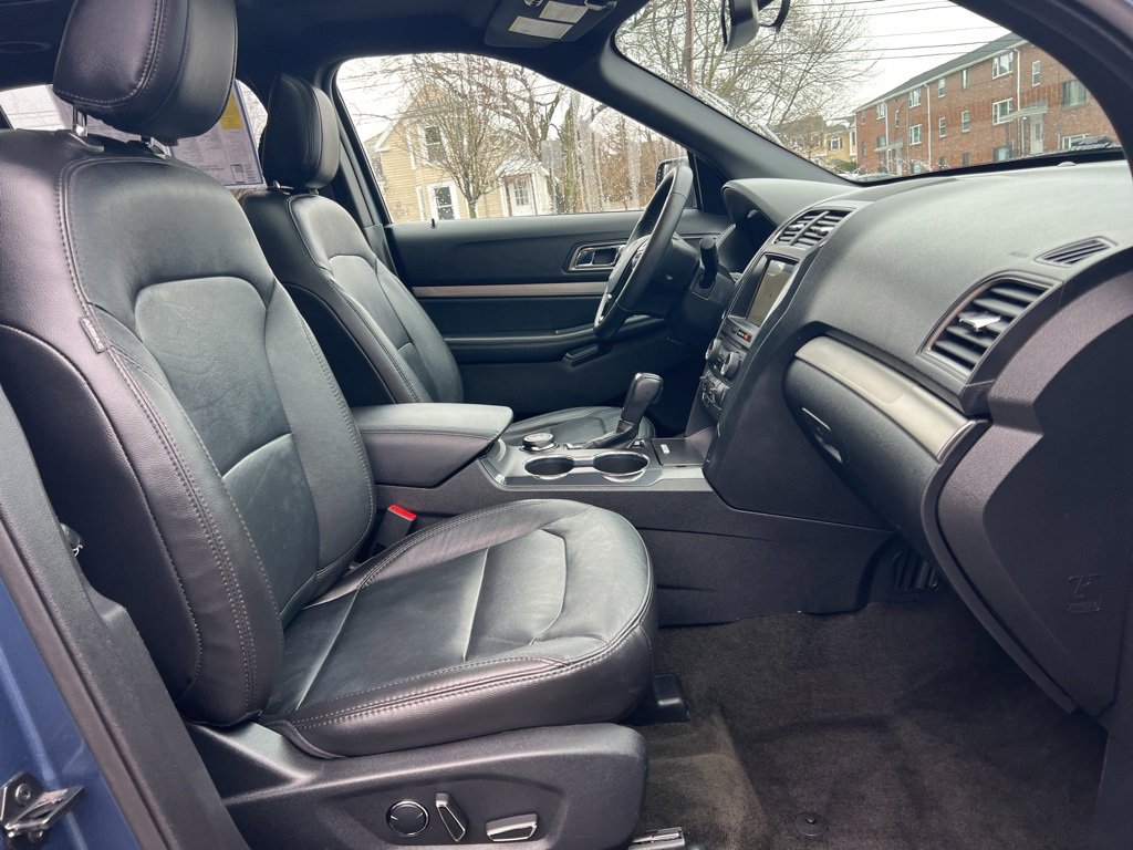 Used 2018 Ford Explorer XLT w/ Equipment Group 202A image 28