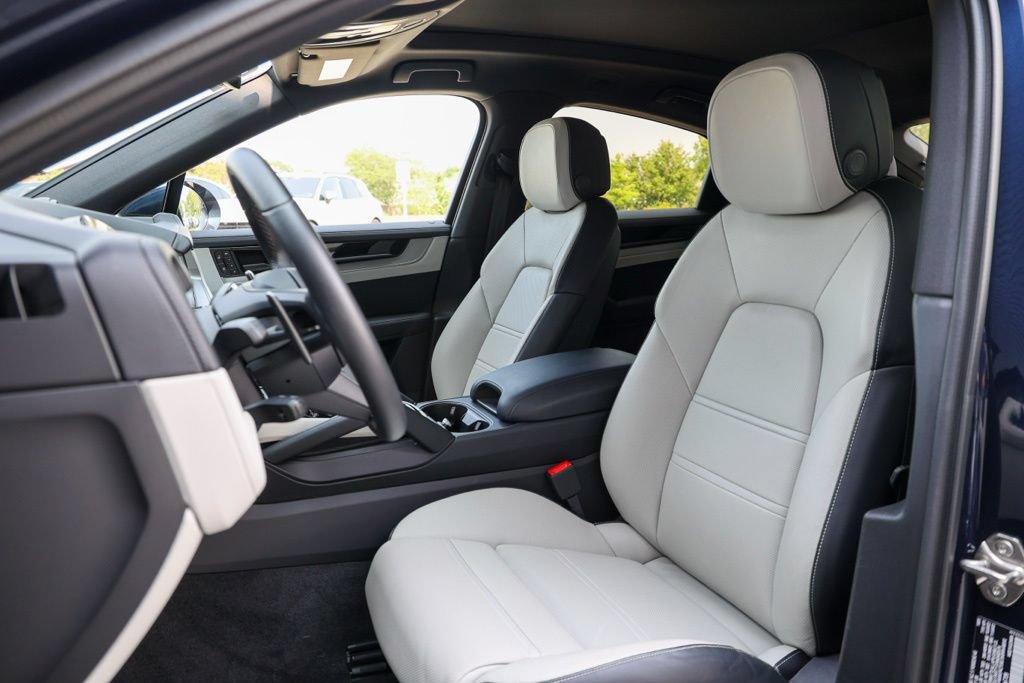 Certified 2026 Porsche Cayenne Coupe AWD/4WD image 5