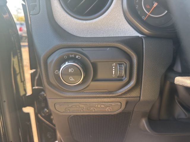 New 2026 Jeep Gladiator Sport AWD/4WD image 18