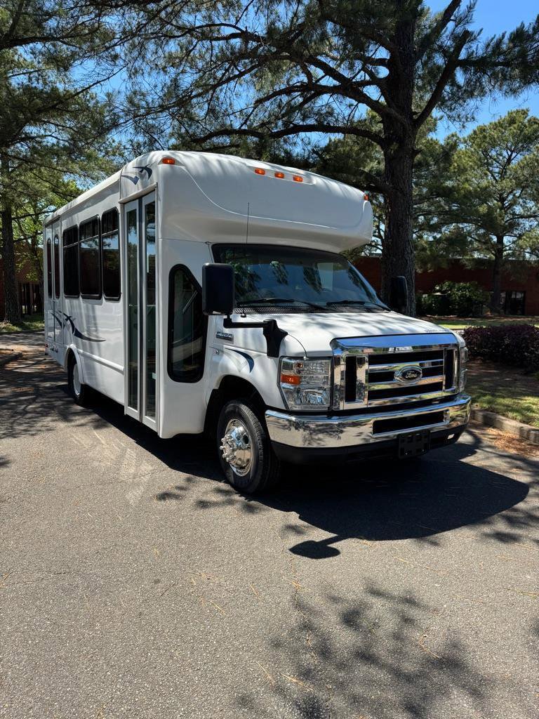 Used 2012 Ford E-350 and Econoline 350 Super Duty w/ Shuttle Bus Prep Pkg RWD image 2