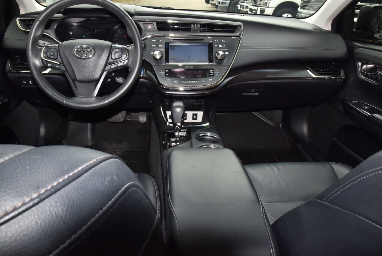Used 2018 Toyota Avalon XLE Premium image 16