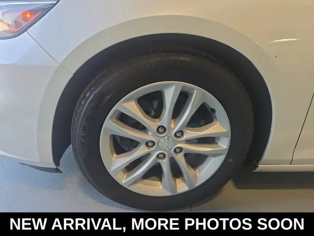 Used 2017 Chevrolet Malibu LT FWD image 6