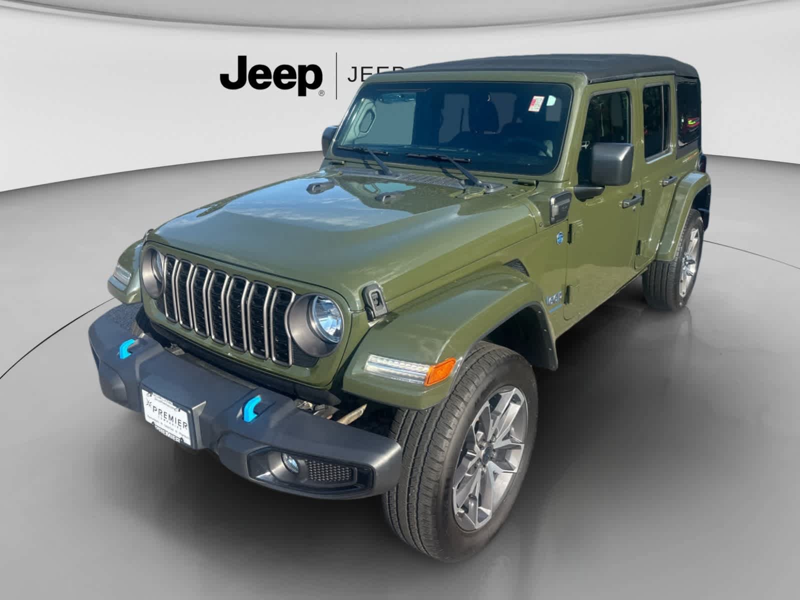 Used 2024 Jeep Wrangler Unlimited w/ Convenience Group AWD/4WD image 3