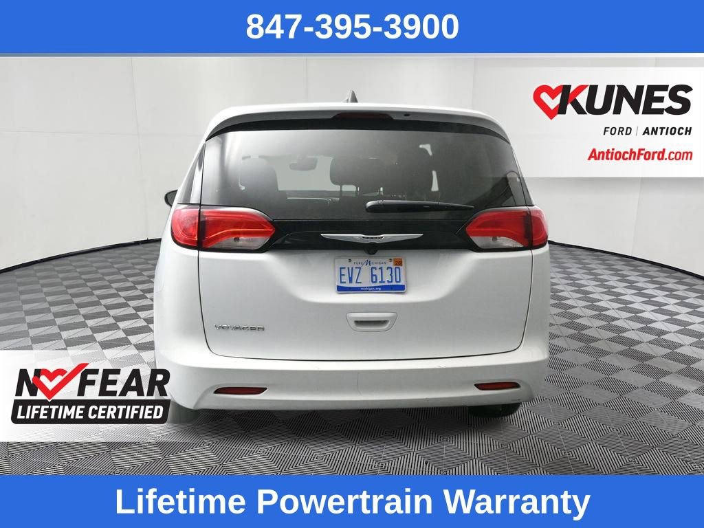 Used 2024 Chrysler Voyager LX FWD image 8