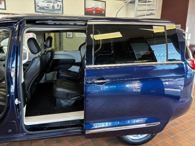 Used 2020 Chrysler Pacifica Touring-L image 24