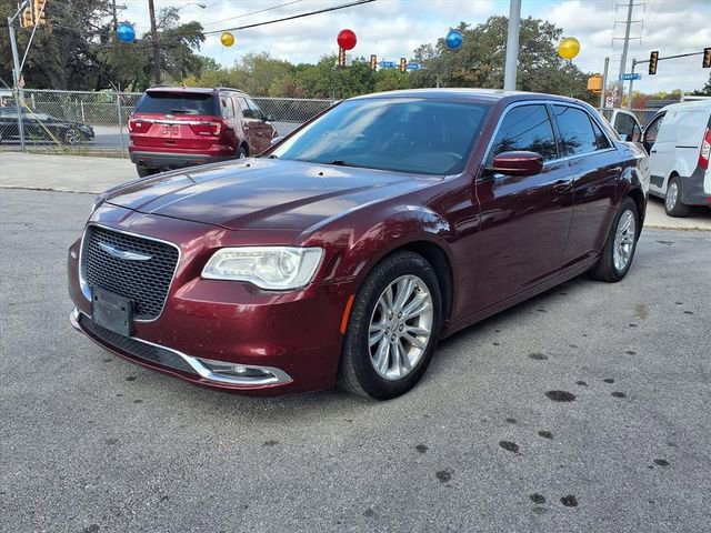 Used 2019 Chrysler 300 Touring w/ Driver Convenience Group RWD image 3