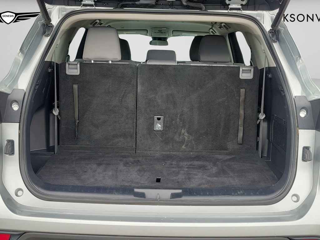 Used 2020 Toyota Highlander LE AWD/4WD image 9