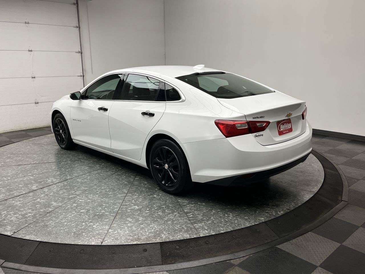 Used 2017 Chevrolet Malibu LT w/ Leather Package FWD video 2
