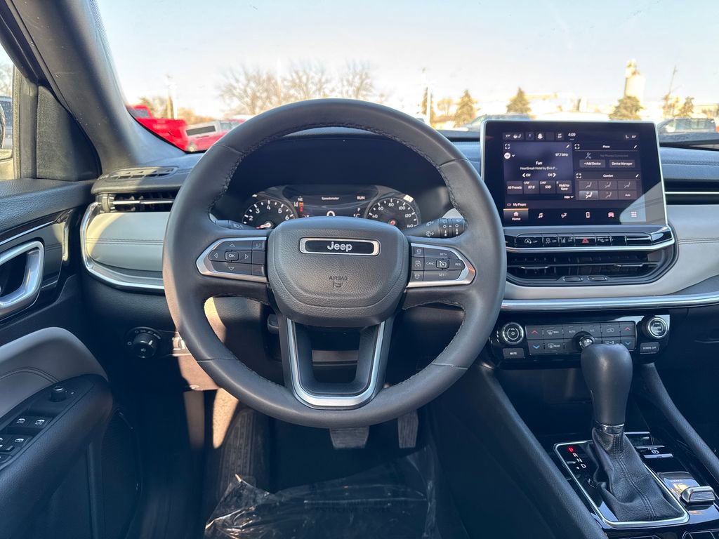 Used 2023 Jeep Compass Limited image 16