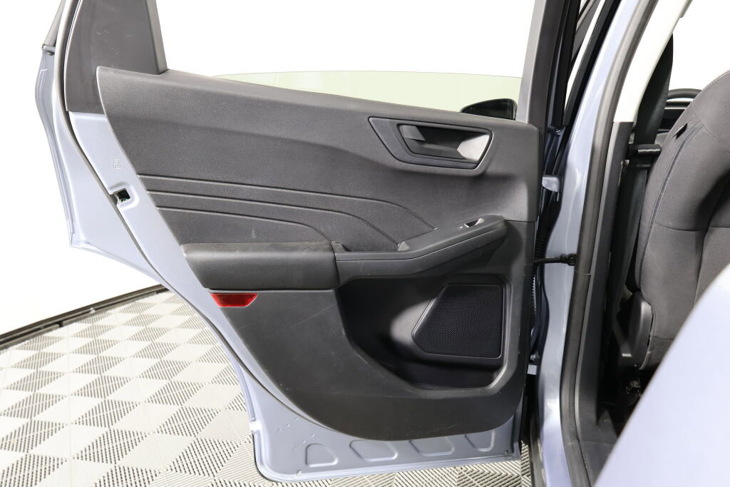 Used 2022 Ford Escape SE w/ SE Sport Appearance Package image 15