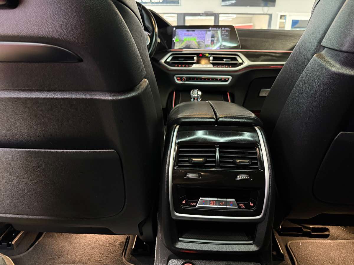 Used 2022 BMW X7 xDrive40i w/ M Sport Package AWD/4WD image 21
