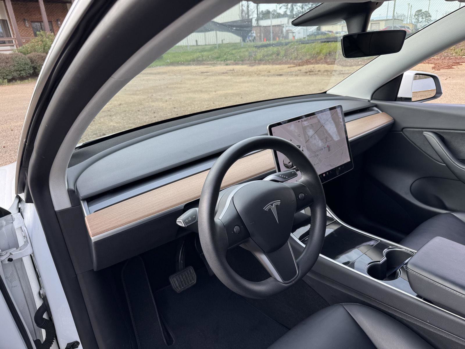 Used 2020 Tesla Model Y Long Range image 16