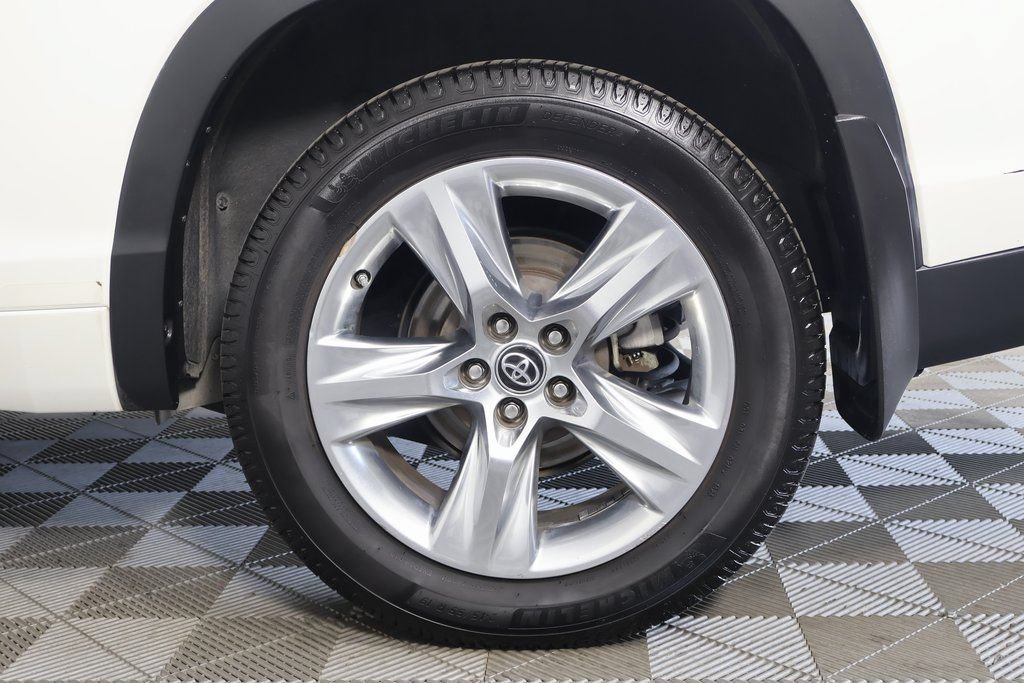 Used 2017 Toyota Highlander Limited w/ Carpet Mat Package AWD/4WD image 16