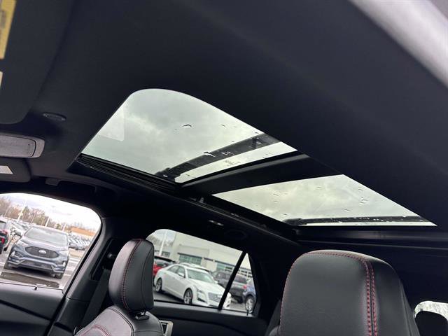 Used 2024 Ford Explorer ST-Line w/ Class IV Trailer Tow Package AWD/4WD image 11