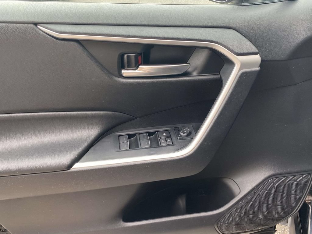 Used 2024 Toyota RAV4 XLE FWD image 15