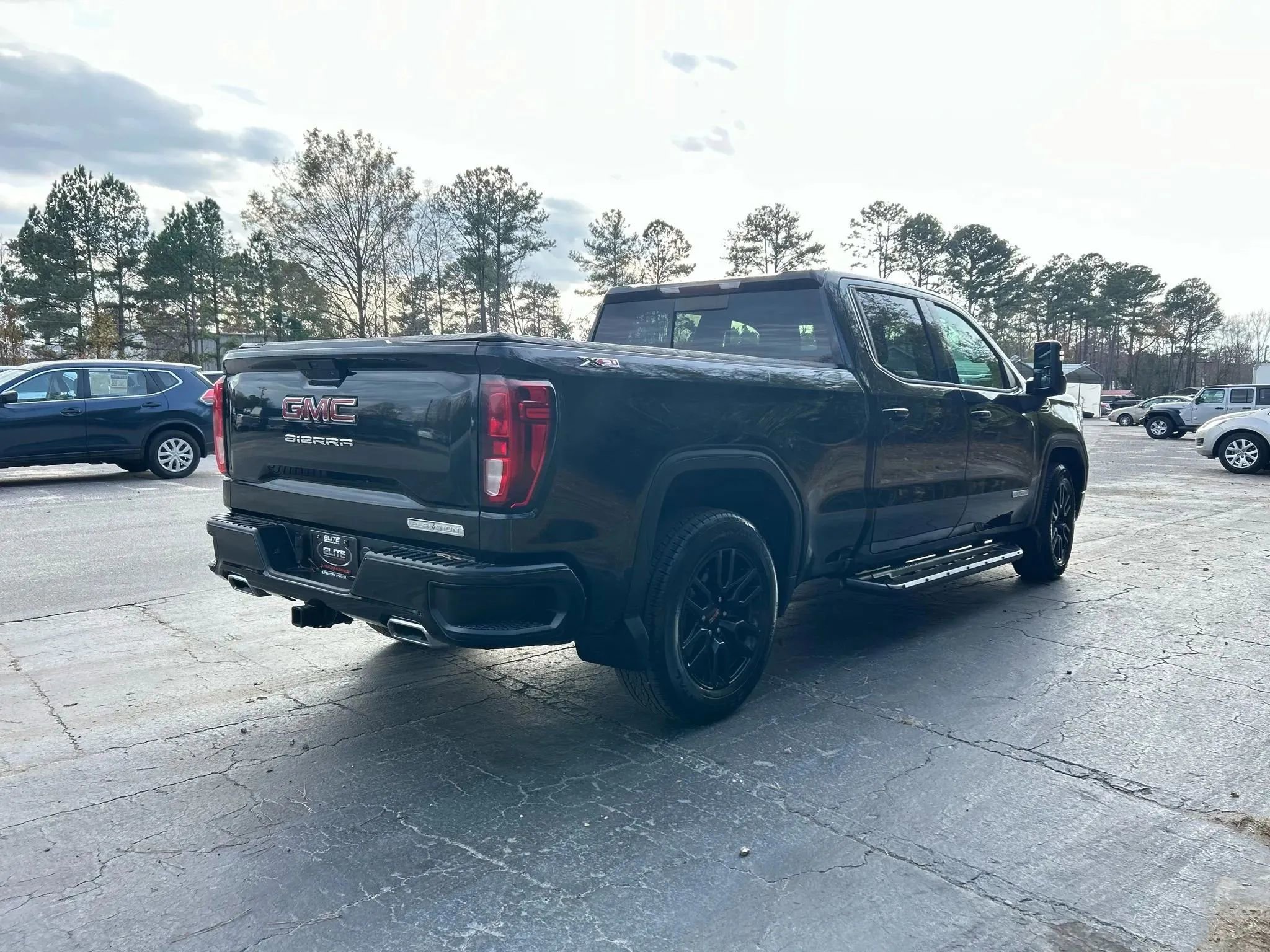 Used 2020 GMC Sierra 1500 Elevation w/ Elevation Value Package image 8