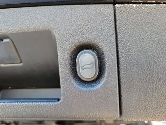 Used 2020 GMC Yukon Denali w/ Denali Premium Package image 9