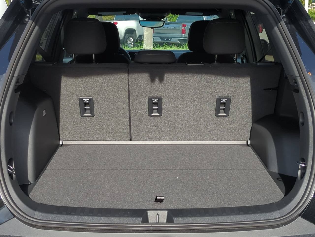 New 2027 Chevrolet Equinox LT w/ Safety and Technology Package FWD image 21