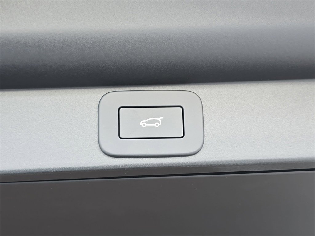 New 2026 Land Rover Range Rover SE image 13