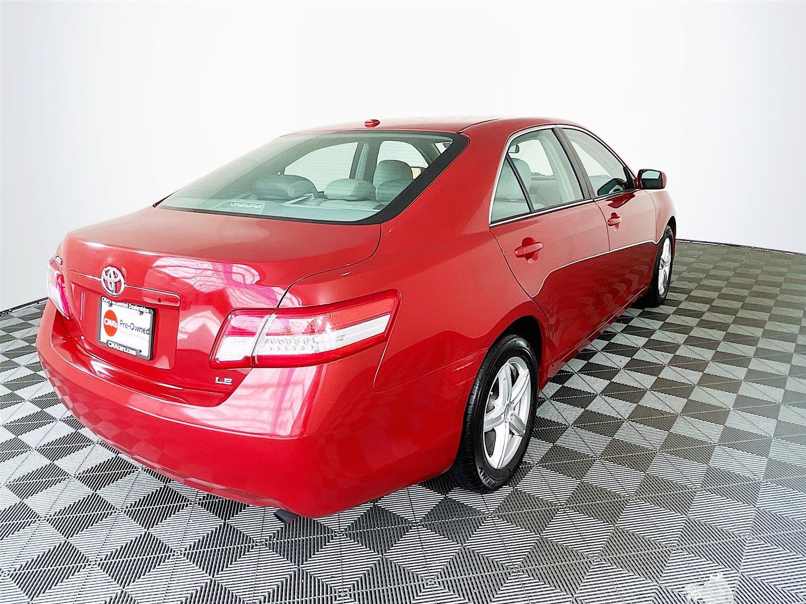 Used 2011 Toyota Camry LE FWD image 9