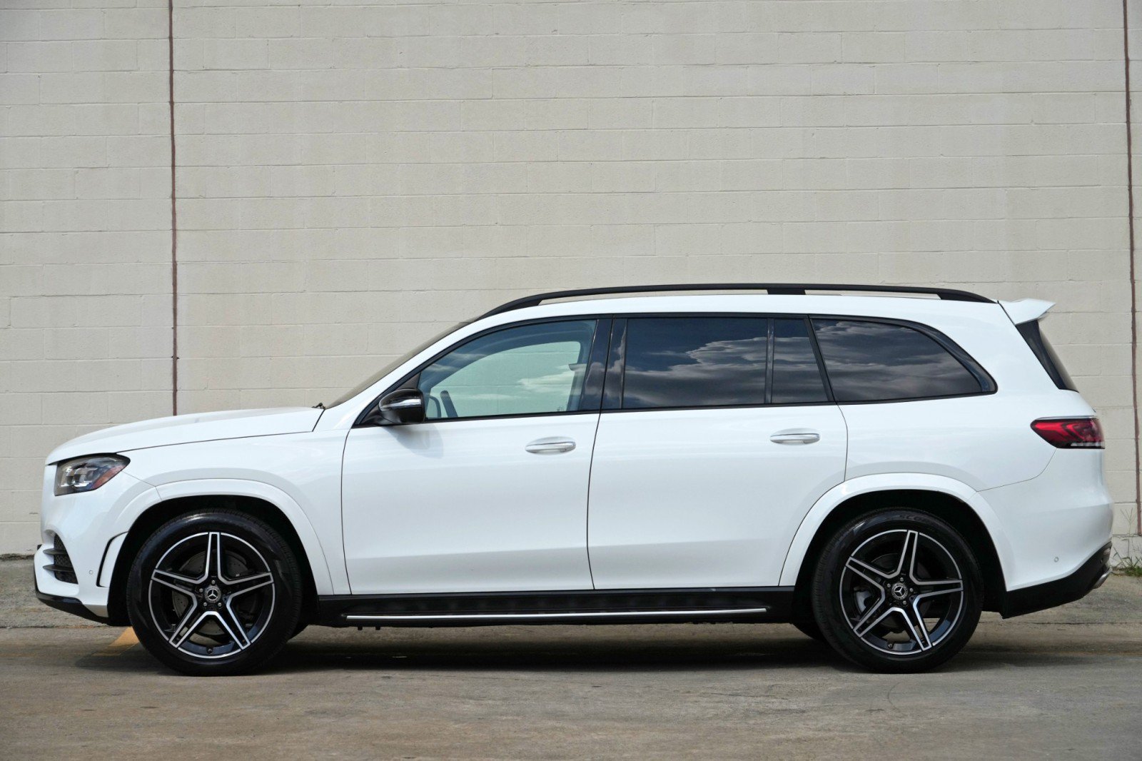 Used 2023 Mercedes-Benz GLS 580 4MATIC image 9
