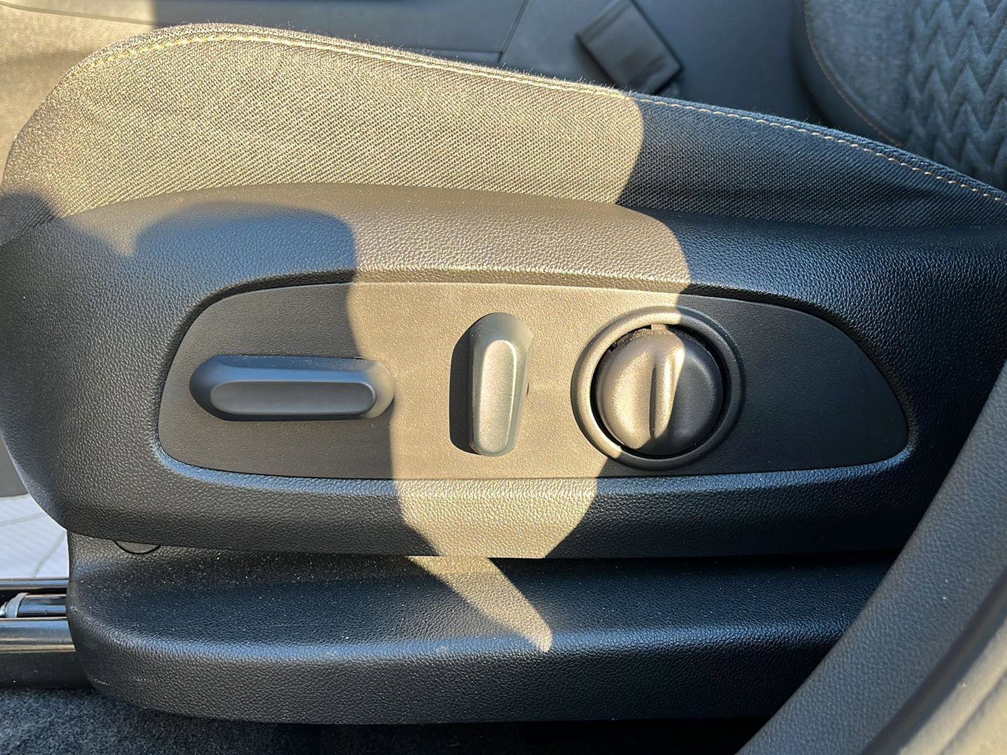 Used 2023 Chevrolet Equinox LT image 29