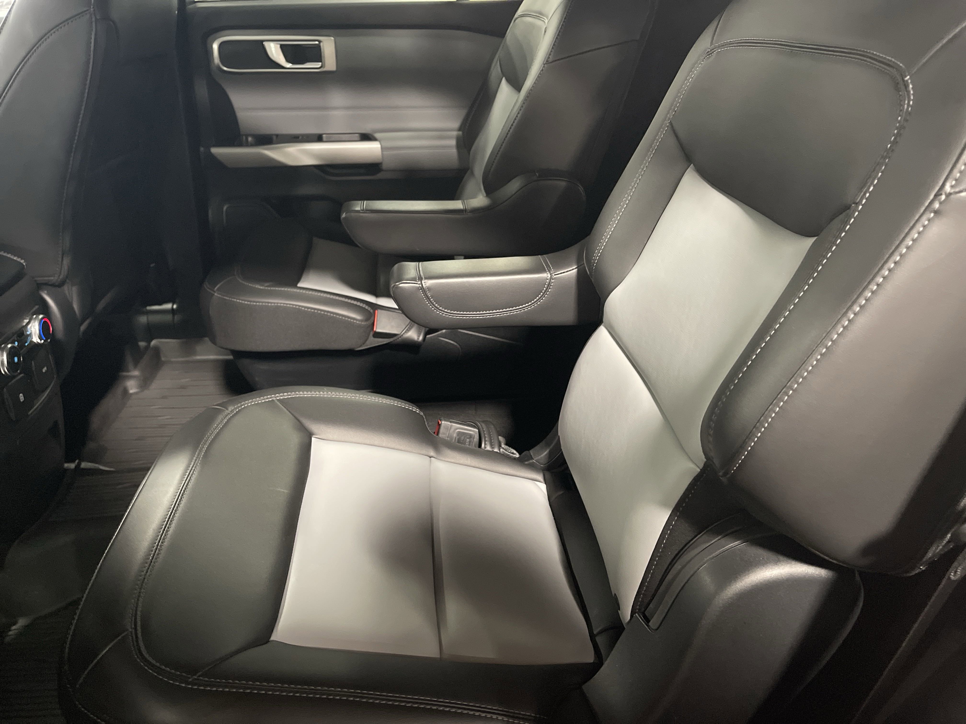 Used 2023 Ford Explorer XLT w/ Equipment Group 202A image 11