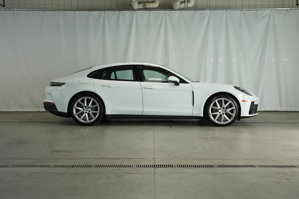 Certified 2025 Porsche Panamera 4 AWD/4WD image 8