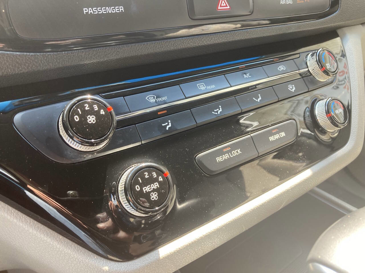 Used 2019 Kia Sedona EX image 31