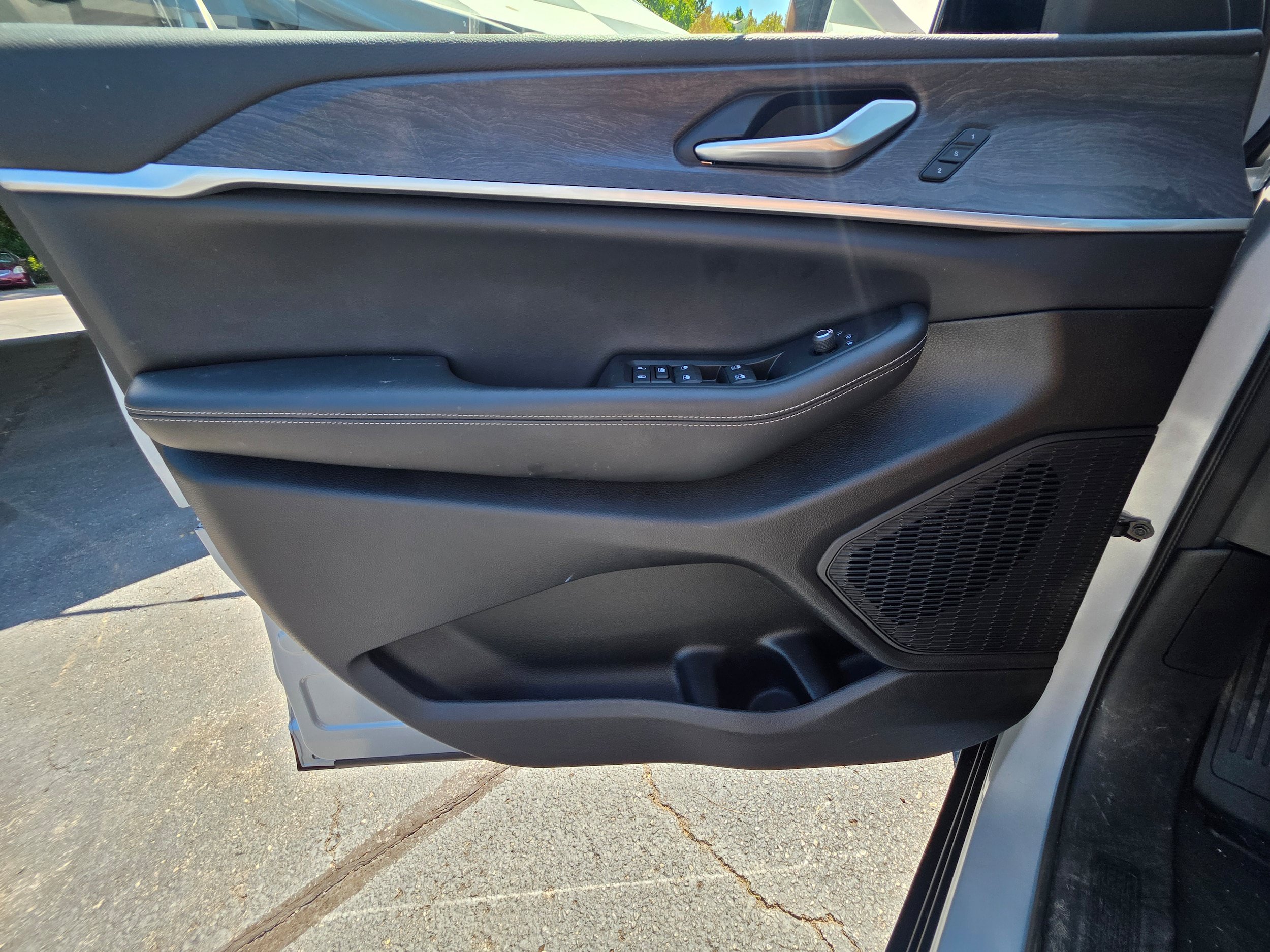 Used 2024 Jeep Grand Cherokee Limited RWD image 19