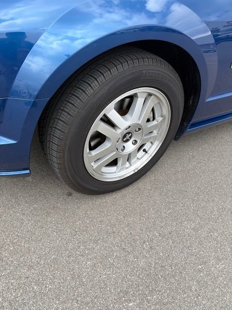 Used 2007 Ford Mustang GT RWD image 2