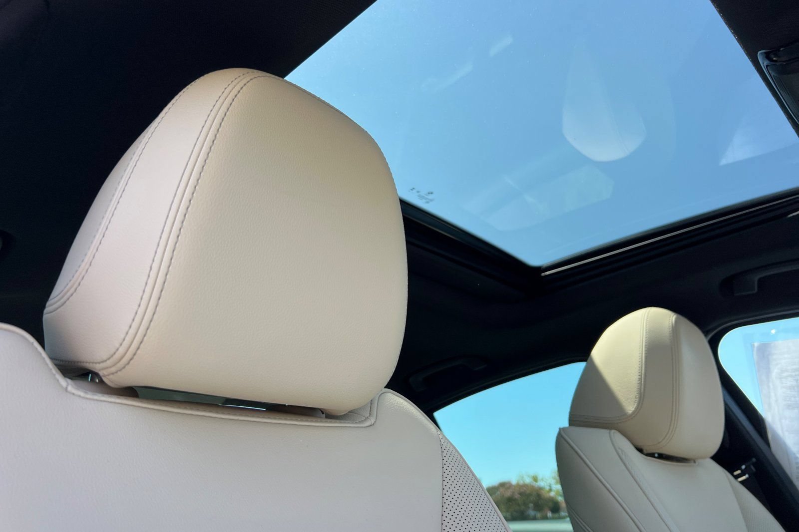 Used 2023 BMW 330i Sedan w/ Premium Package RWD image 16
