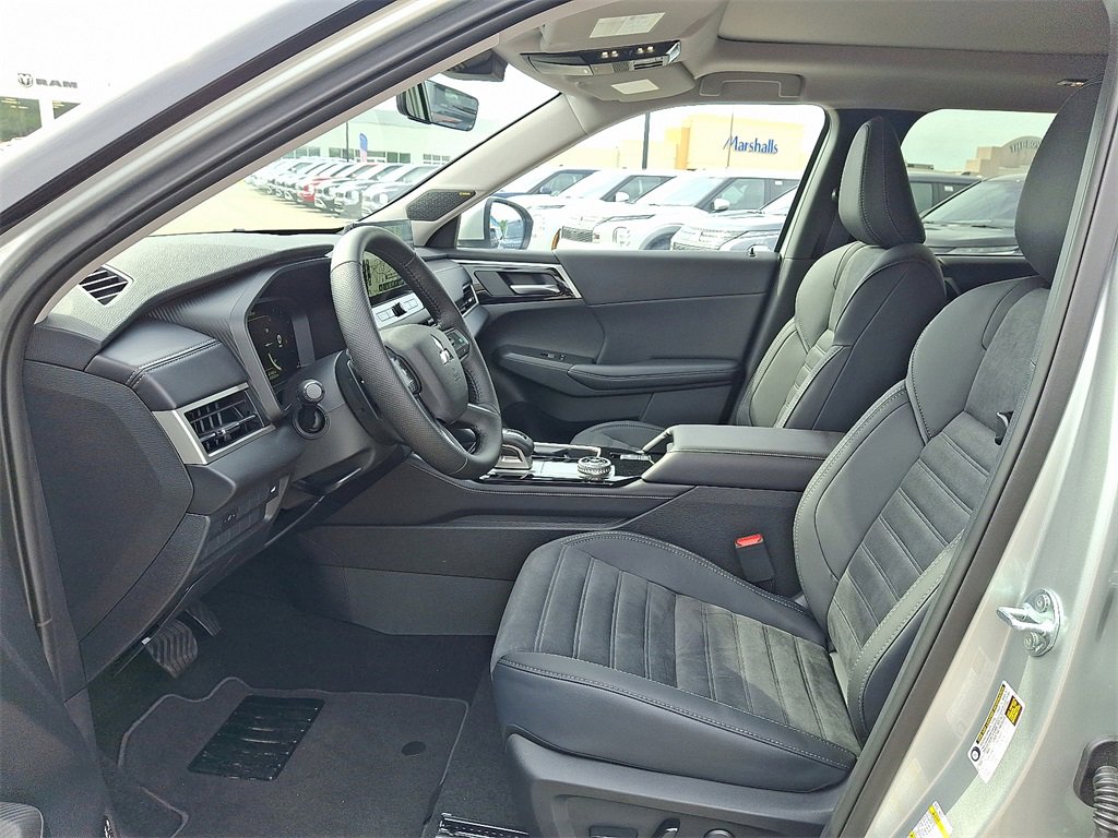 New 2025 Mitsubishi Outlander SE image 6