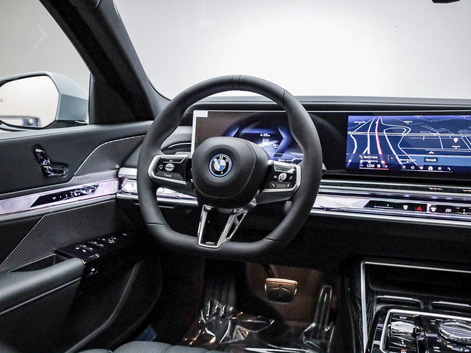 New 2025 BMW i7 xDrive60 w/ Premium Package image 16