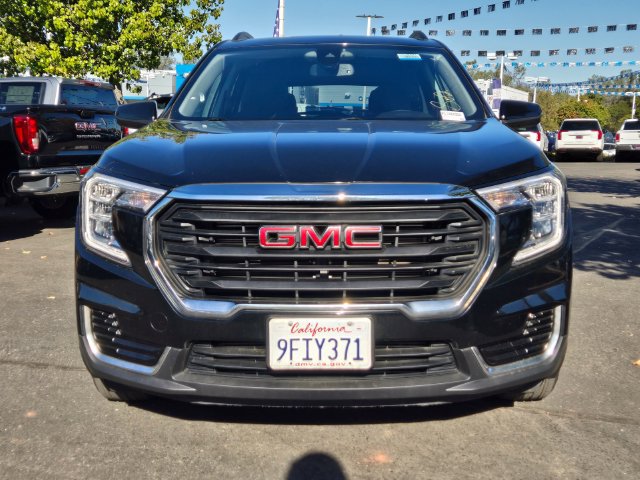 Used 2023 GMC Terrain SLE w/ Driver Convenience Package FWD image 2