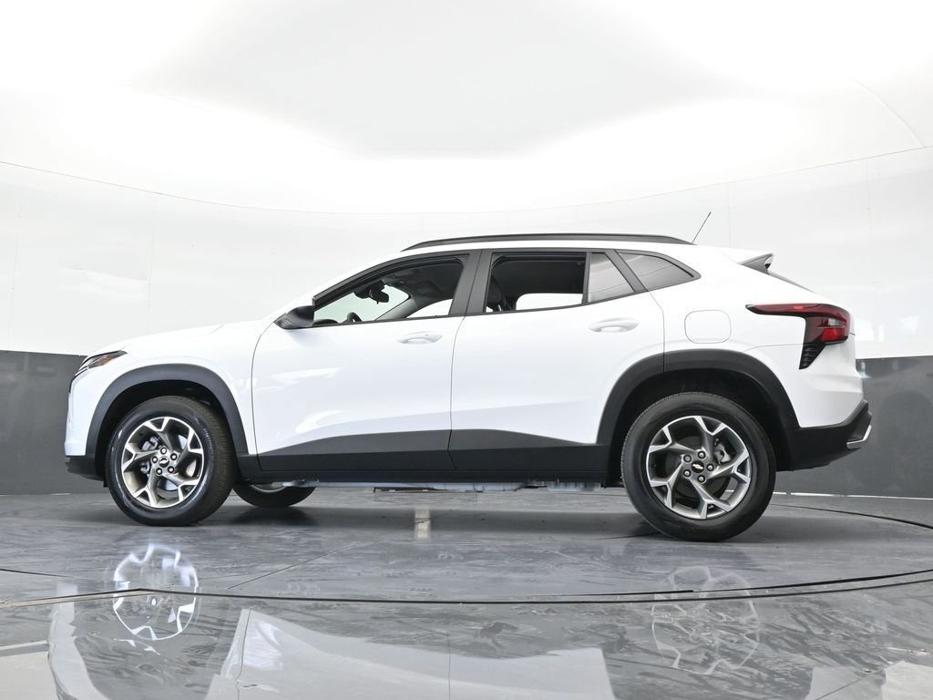 Used 2025 Chevrolet Trax LT w/ LT Convenience Package image 58