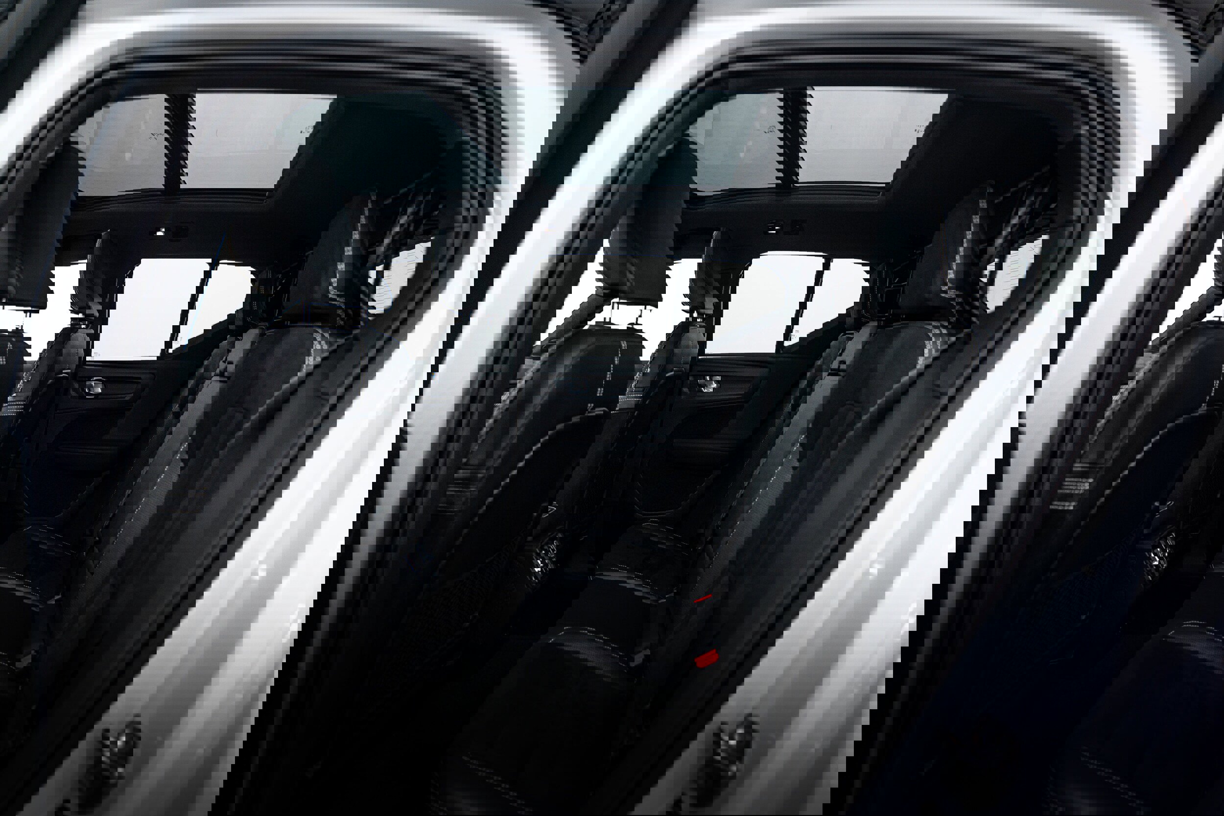 Used 2021 Volvo XC40 P8 Recharge image 19