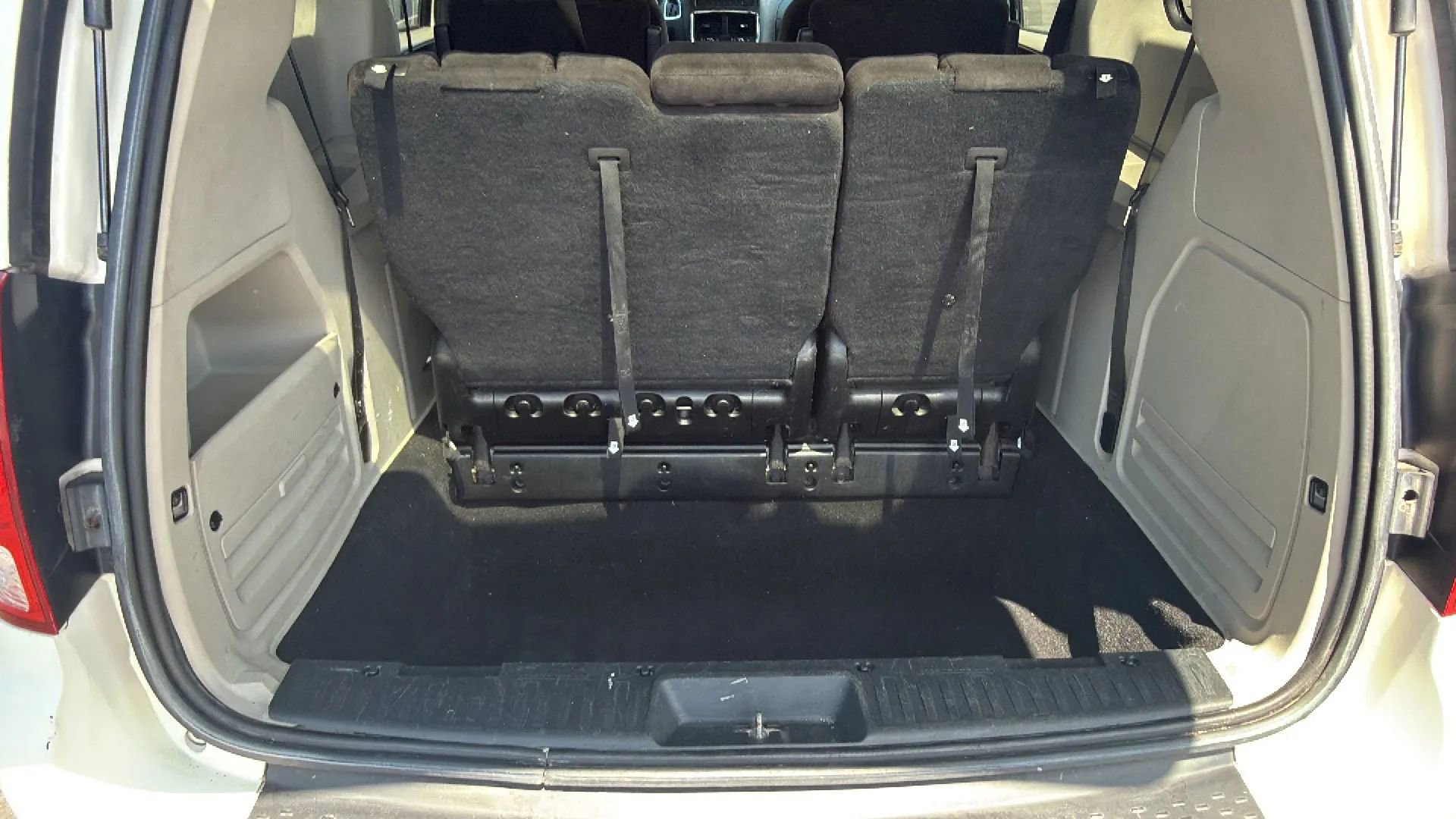 Used 2013 Dodge Grand Caravan SXT FWD image 21