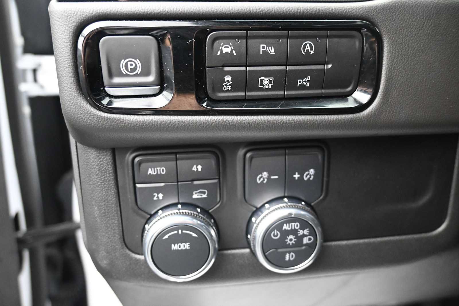 Used 2025 GMC Yukon XL Elevation AWD/4WD image 19