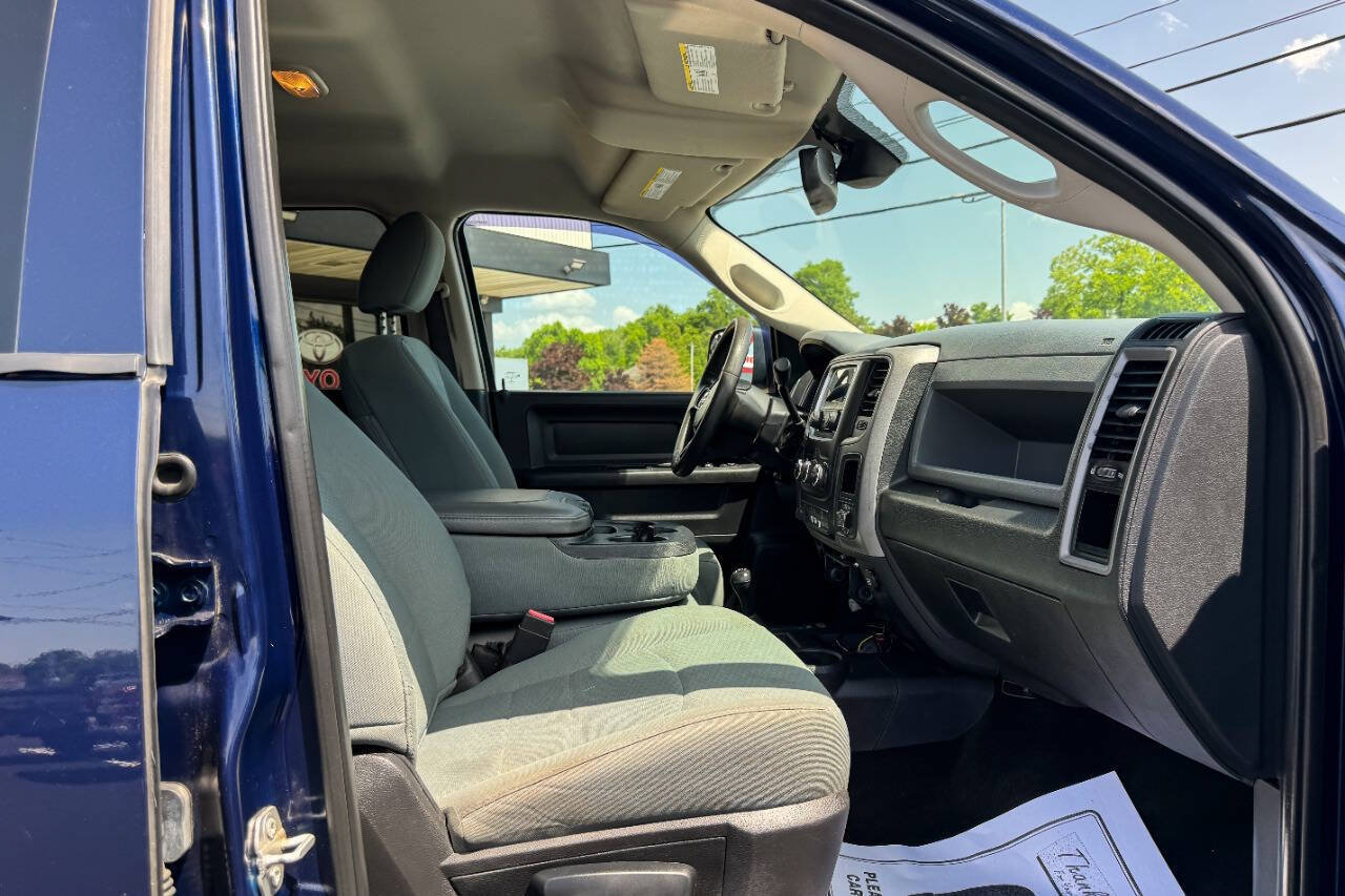 Used 2017 RAM 3500 Tradesman w/ Chrome Appearance Group AWD/4WD image 16